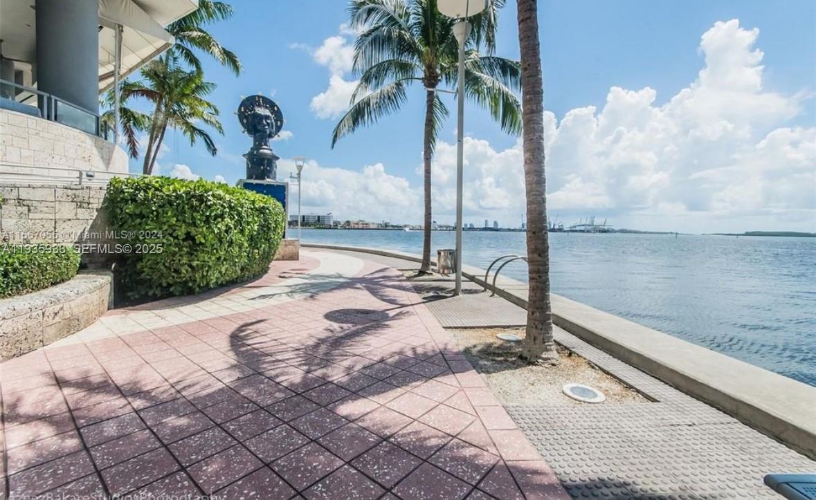 335 S Biscayne Blvd #2703, Miami FL 33131