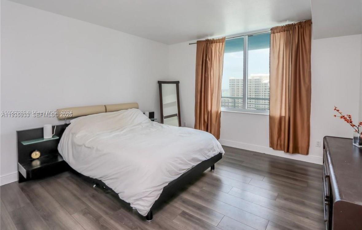 335 S Biscayne Blvd #2703, Miami FL 33131