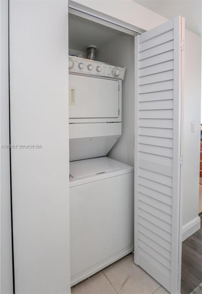 335 S Biscayne Blvd #2703, Miami FL 33131