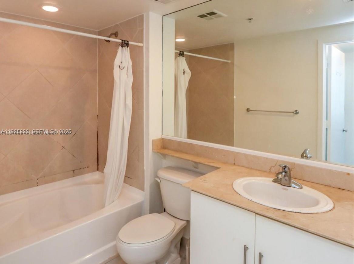 335 S Biscayne Blvd #2703, Miami FL 33131