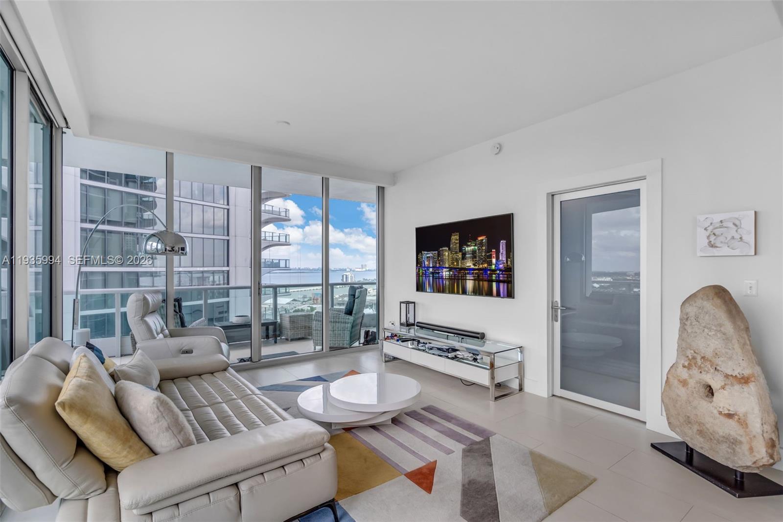 900 Biscayne Blvd #2312, Miami FL 33132