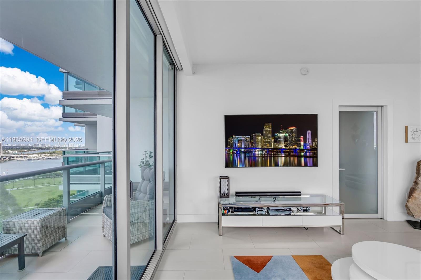 900 Biscayne Blvd #2312, Miami FL 33132