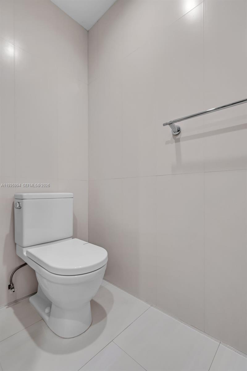 900 Biscayne Blvd #2312, Miami FL 33132