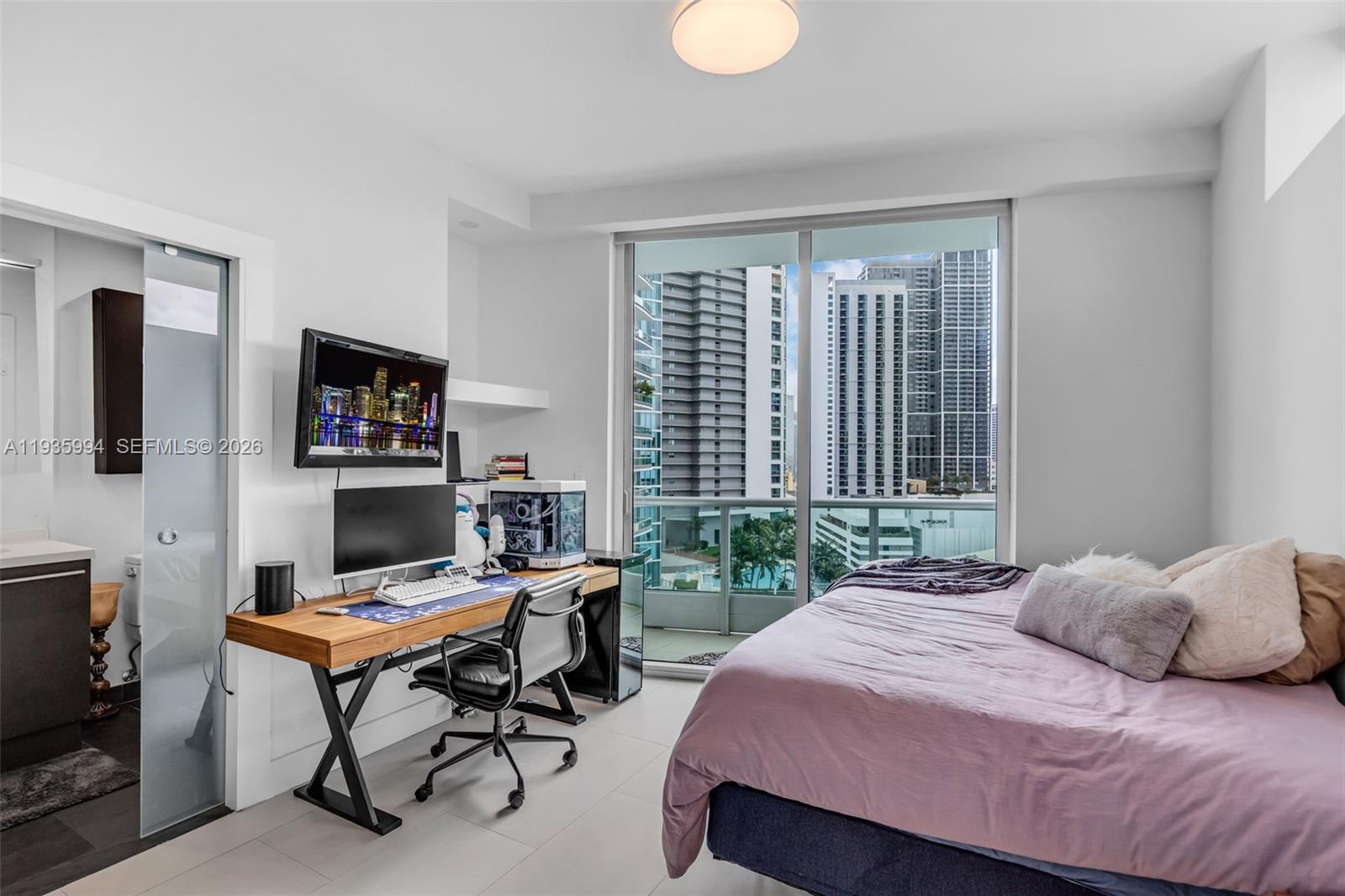 900 Biscayne Blvd #2312, Miami FL 33132