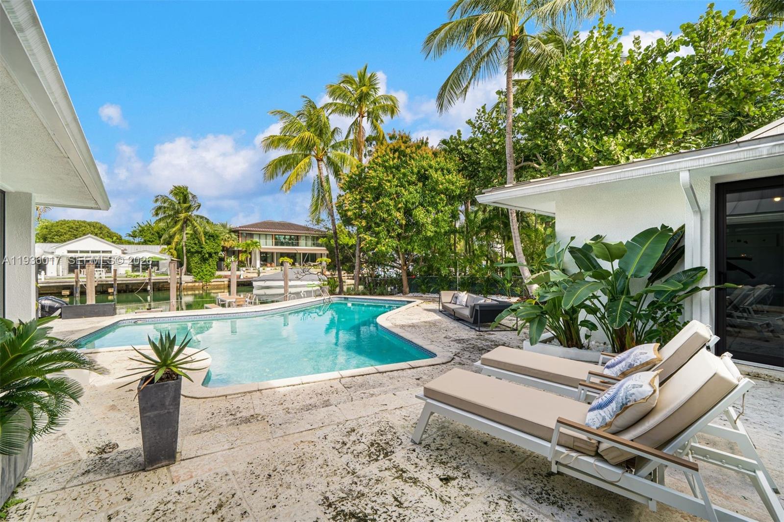 121 Knollwood Drive, Key Biscayne FL 33149