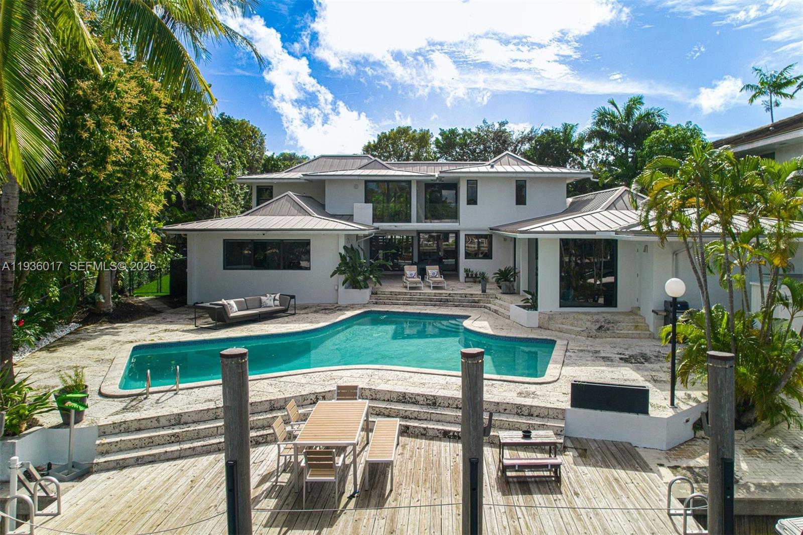 121 Knollwood Drive, Key Biscayne FL 33149