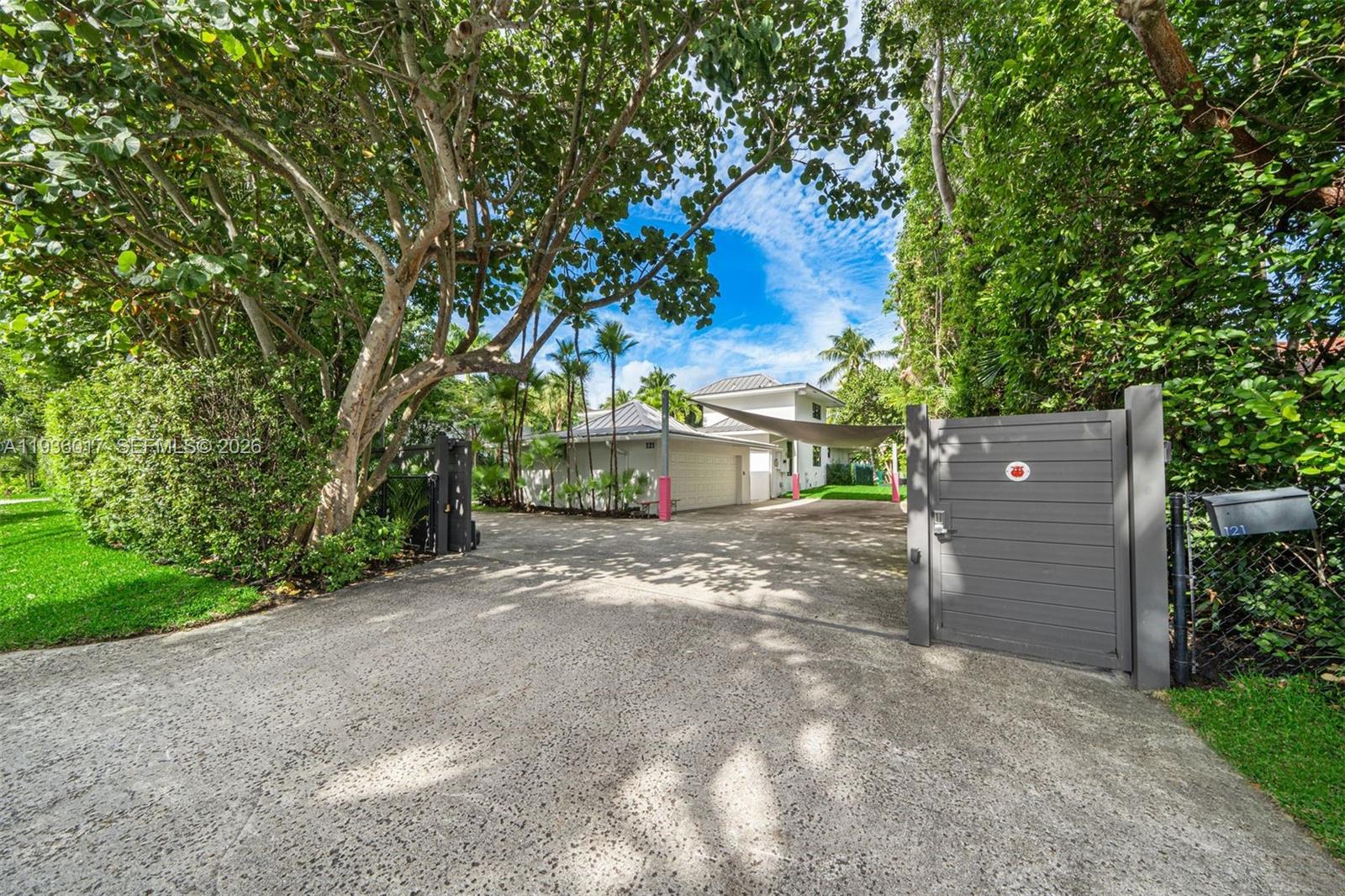 121 Knollwood Drive, Key Biscayne FL 33149