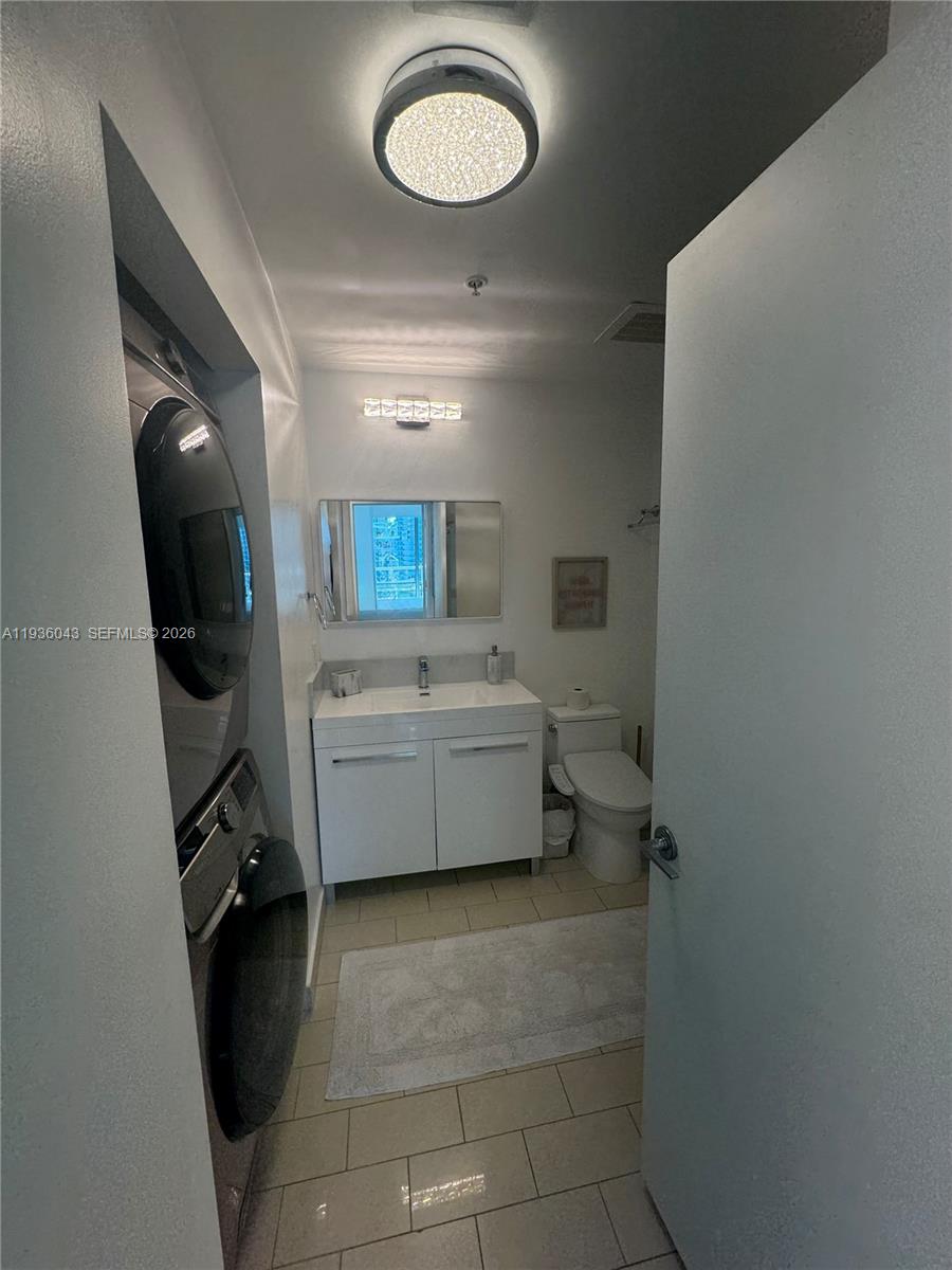 1111 SW 1 #2616, Miami FL 33130