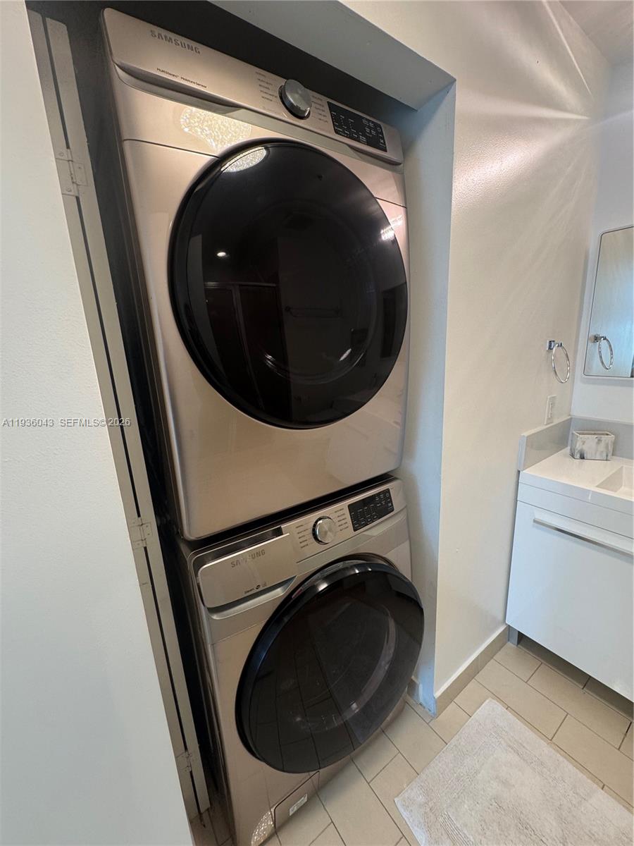 1111 SW 1 #2616, Miami FL 33130