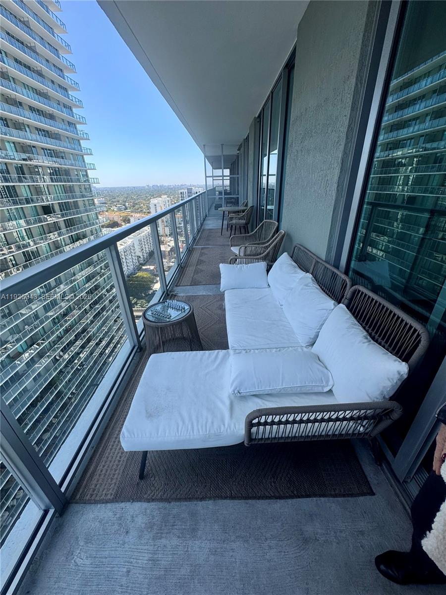 1111 SW 1 #2616, Miami FL 33130