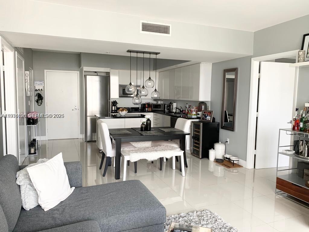 92 SW 3rd St #2312, Miami FL 33130