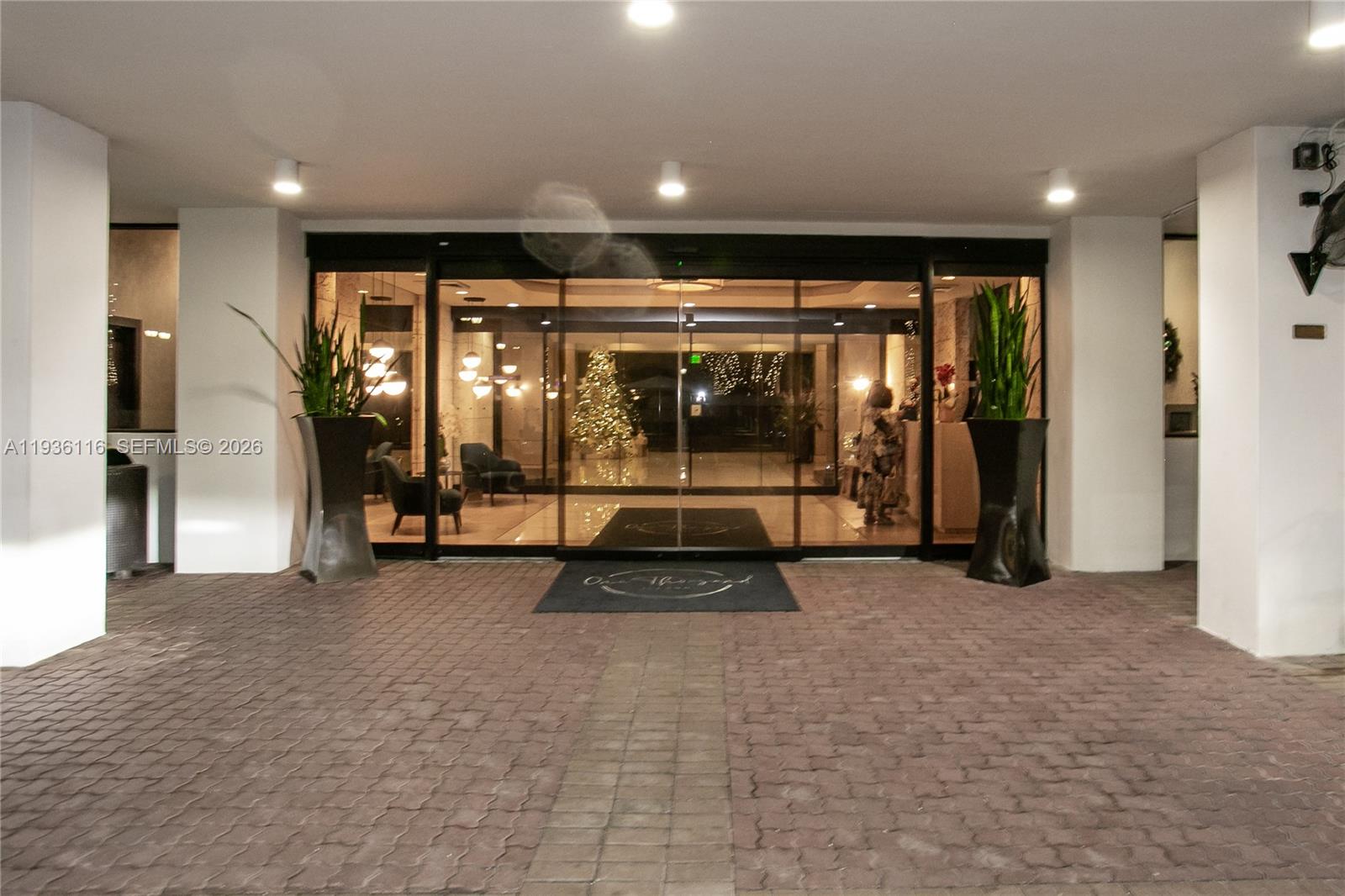 1000 W Island Blvd #2906, Aventura FL 33160
