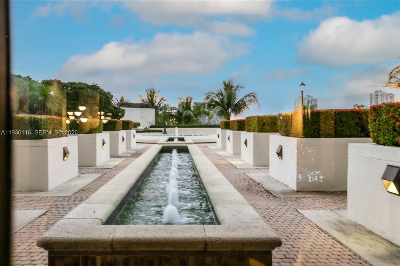 1000 W Island Blvd #2906, Aventura FL 33160