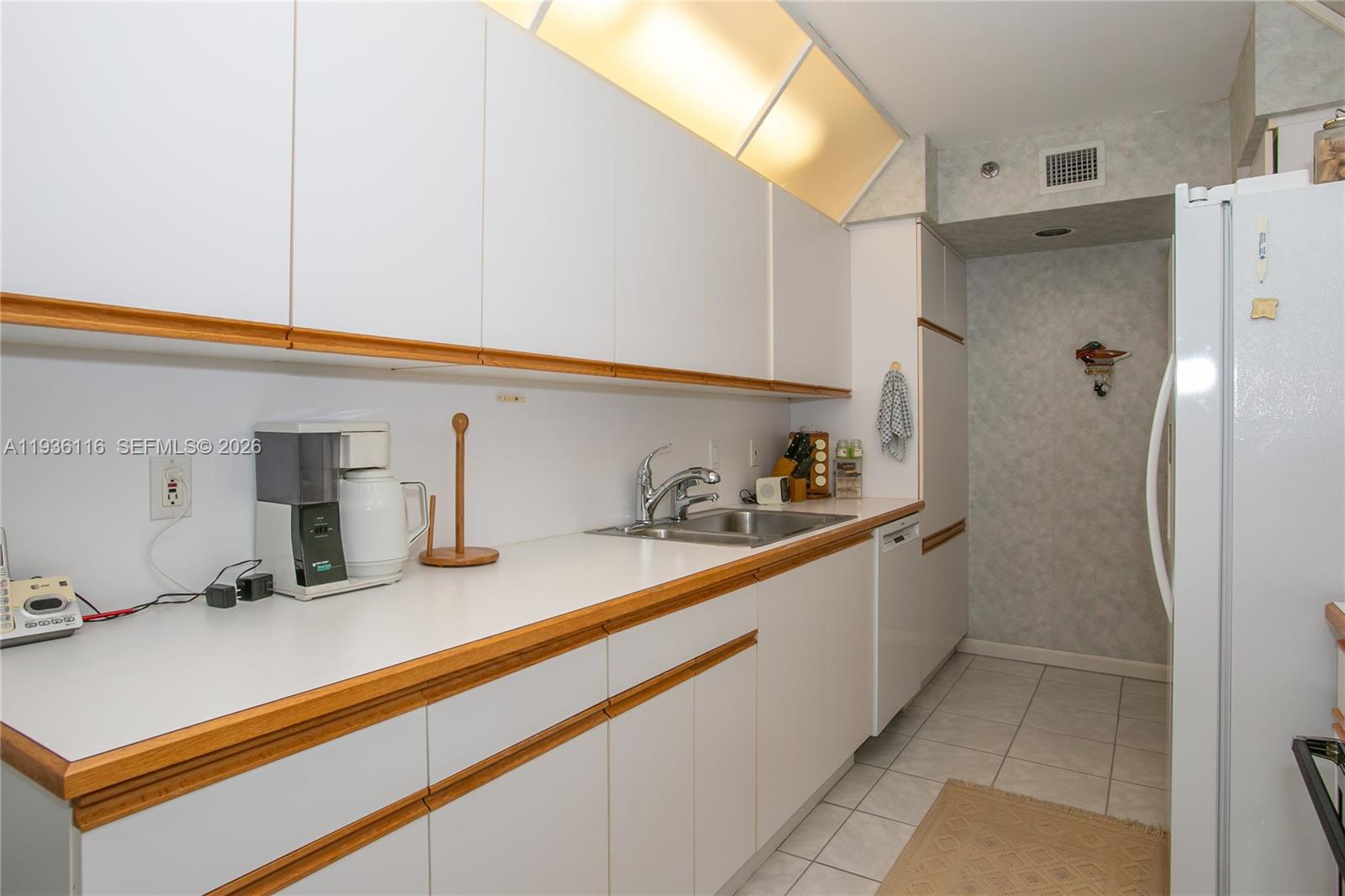 1000 W Island Blvd #2906, Aventura FL 33160
