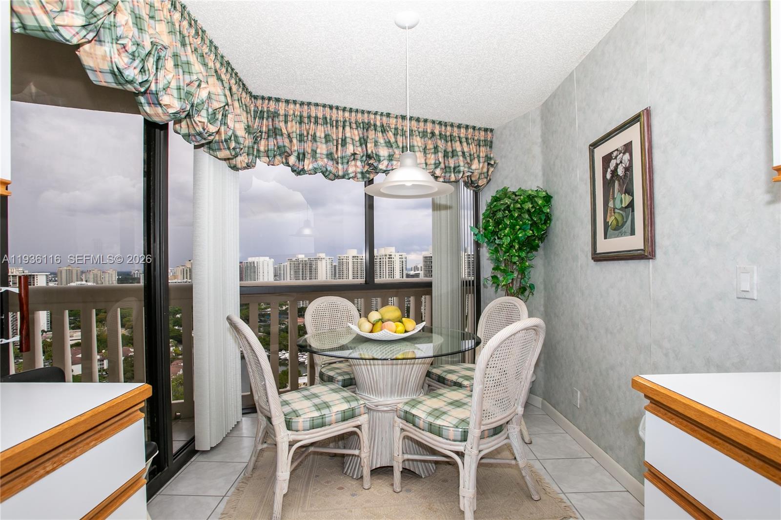 1000 W Island Blvd #2906, Aventura FL 33160