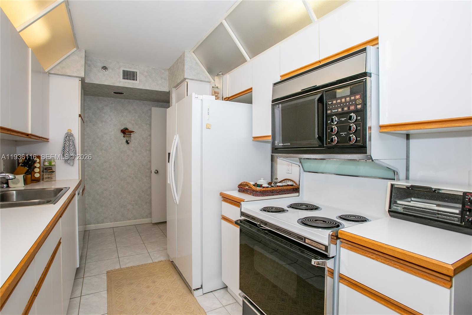1000 W Island Blvd #2906, Aventura FL 33160