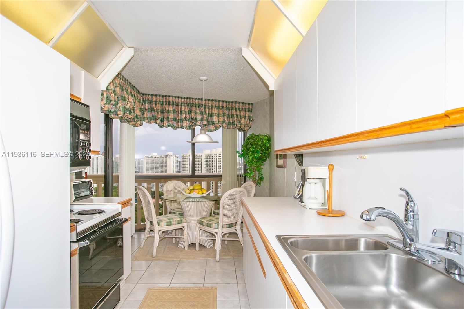 1000 W Island Blvd #2906, Aventura FL 33160