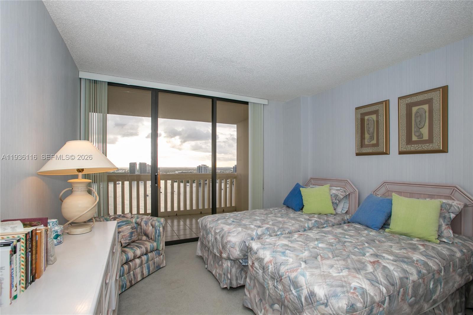 1000 W Island Blvd #2906, Aventura FL 33160