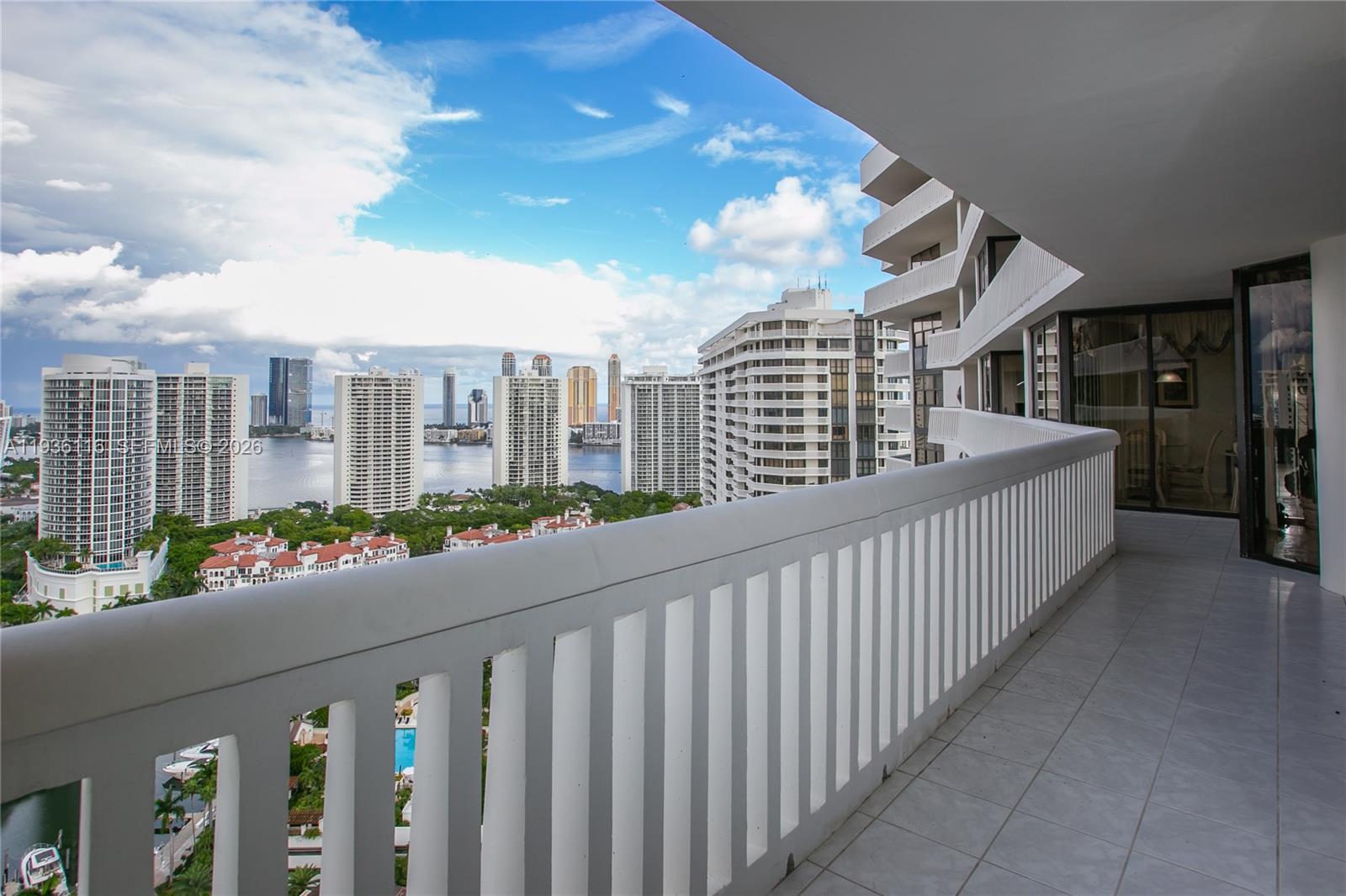 1000 W Island Blvd #2906, Aventura FL 33160