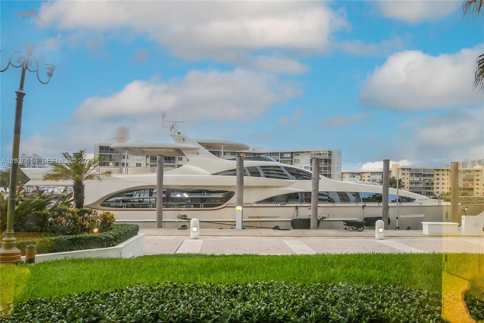 1000 W Island Blvd #2906, Aventura FL 33160