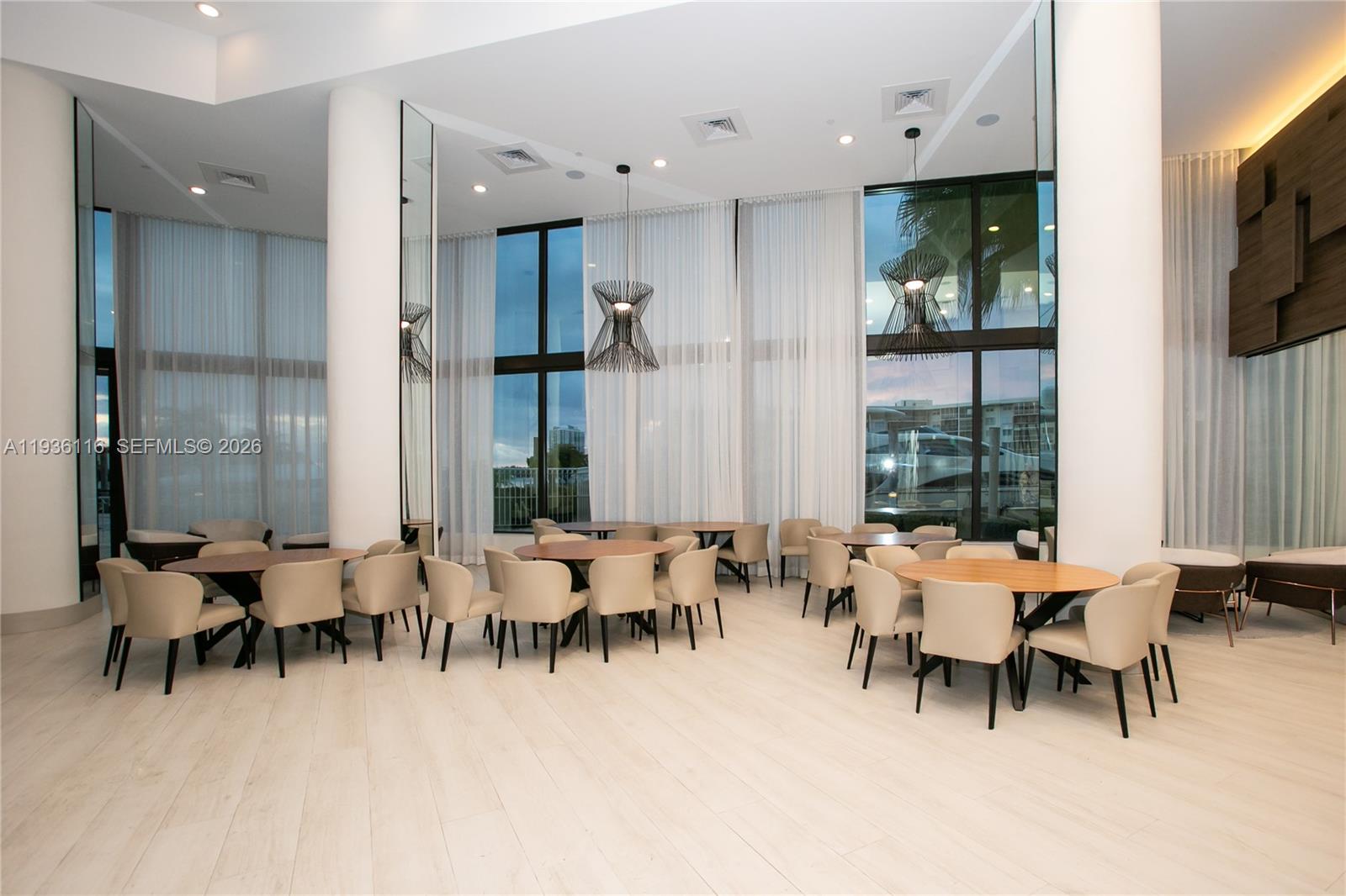 1000 W Island Blvd #2906, Aventura FL 33160