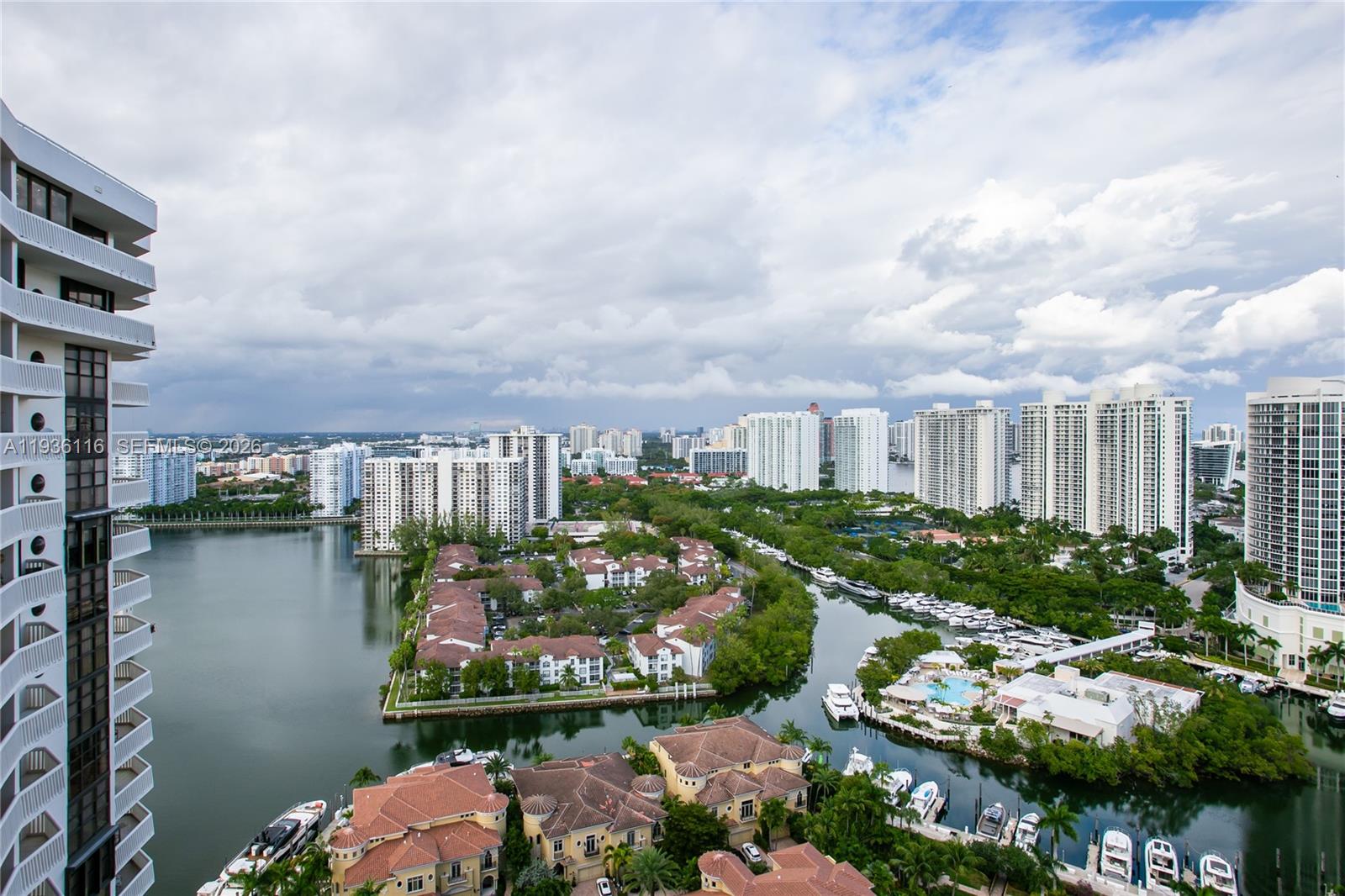 1000 W Island Blvd #2906, Aventura FL 33160