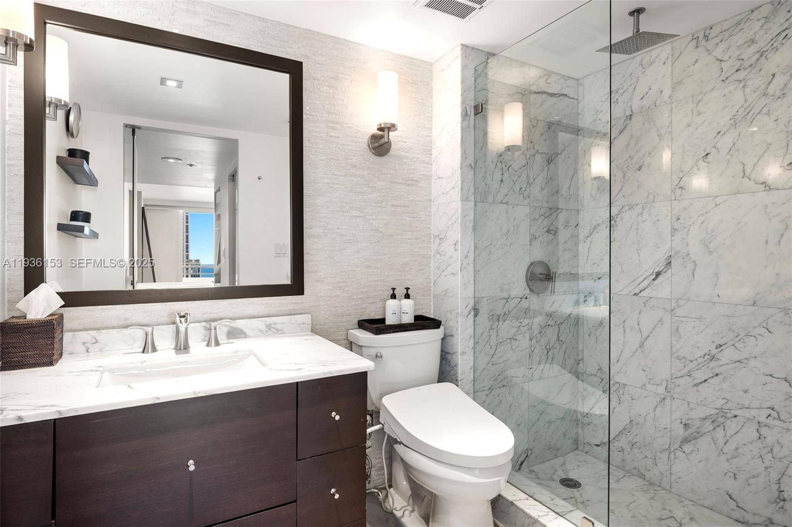 400 S Pointe Dr #2208, Miami Beach FL 33139