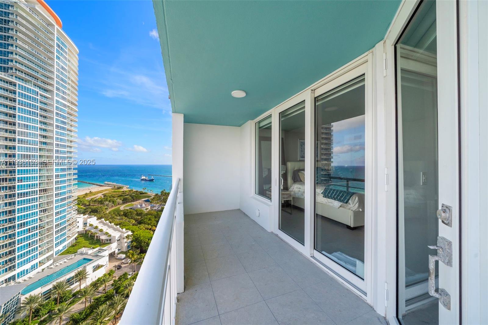 400 S Pointe Dr #2208, Miami Beach FL 33139