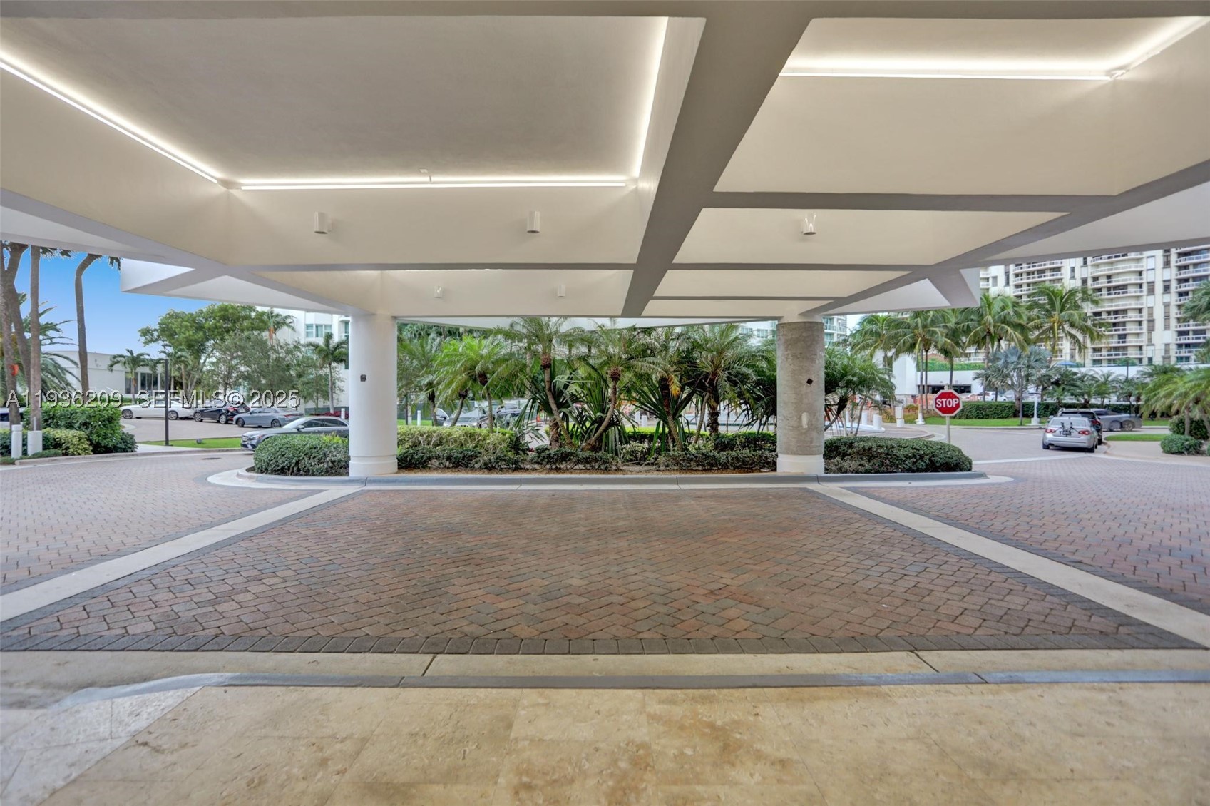 20281 E Country Club Dr #201, Aventura FL 33180