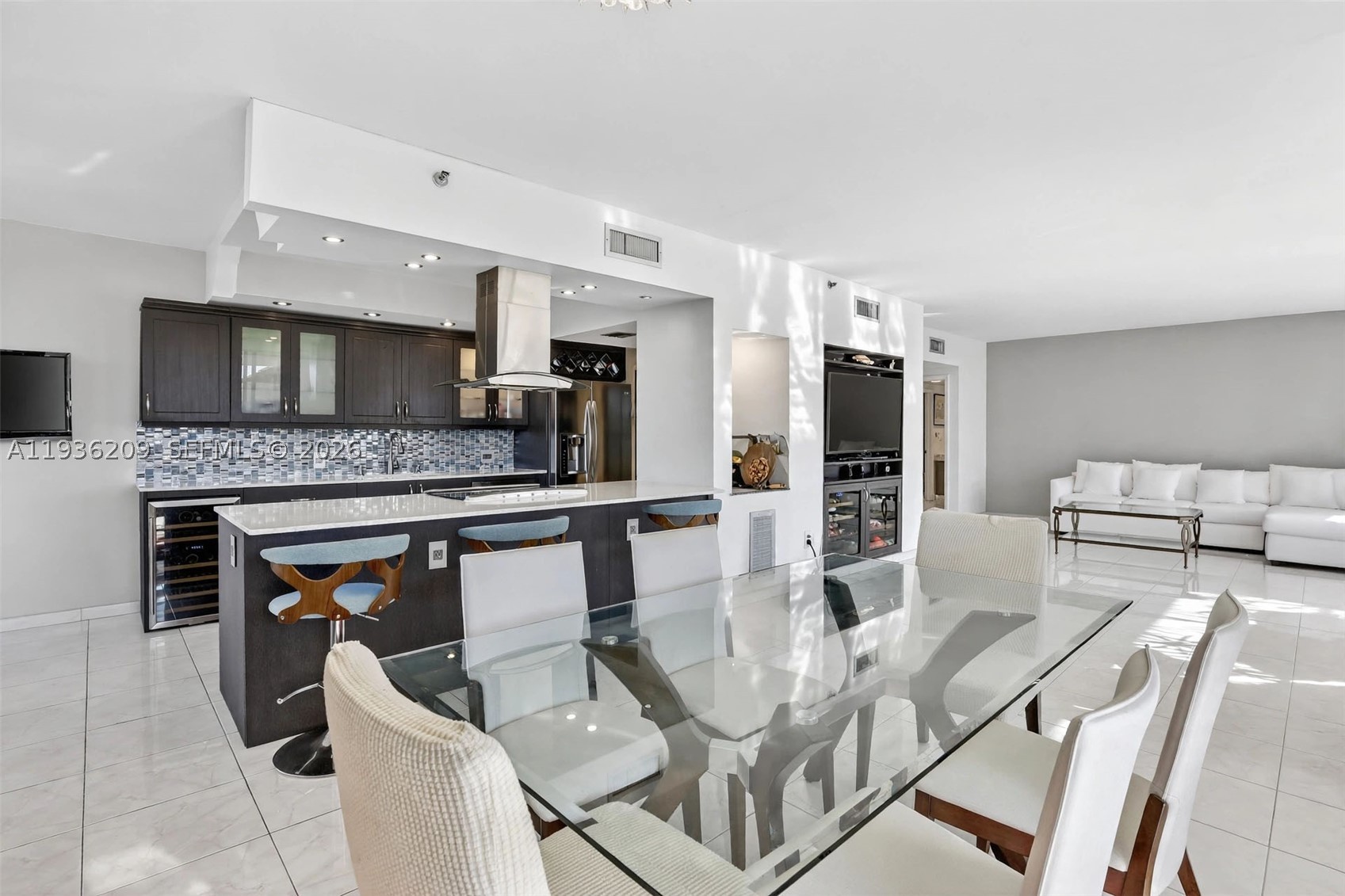 20281 E Country Club Dr #201, Aventura FL 33180
