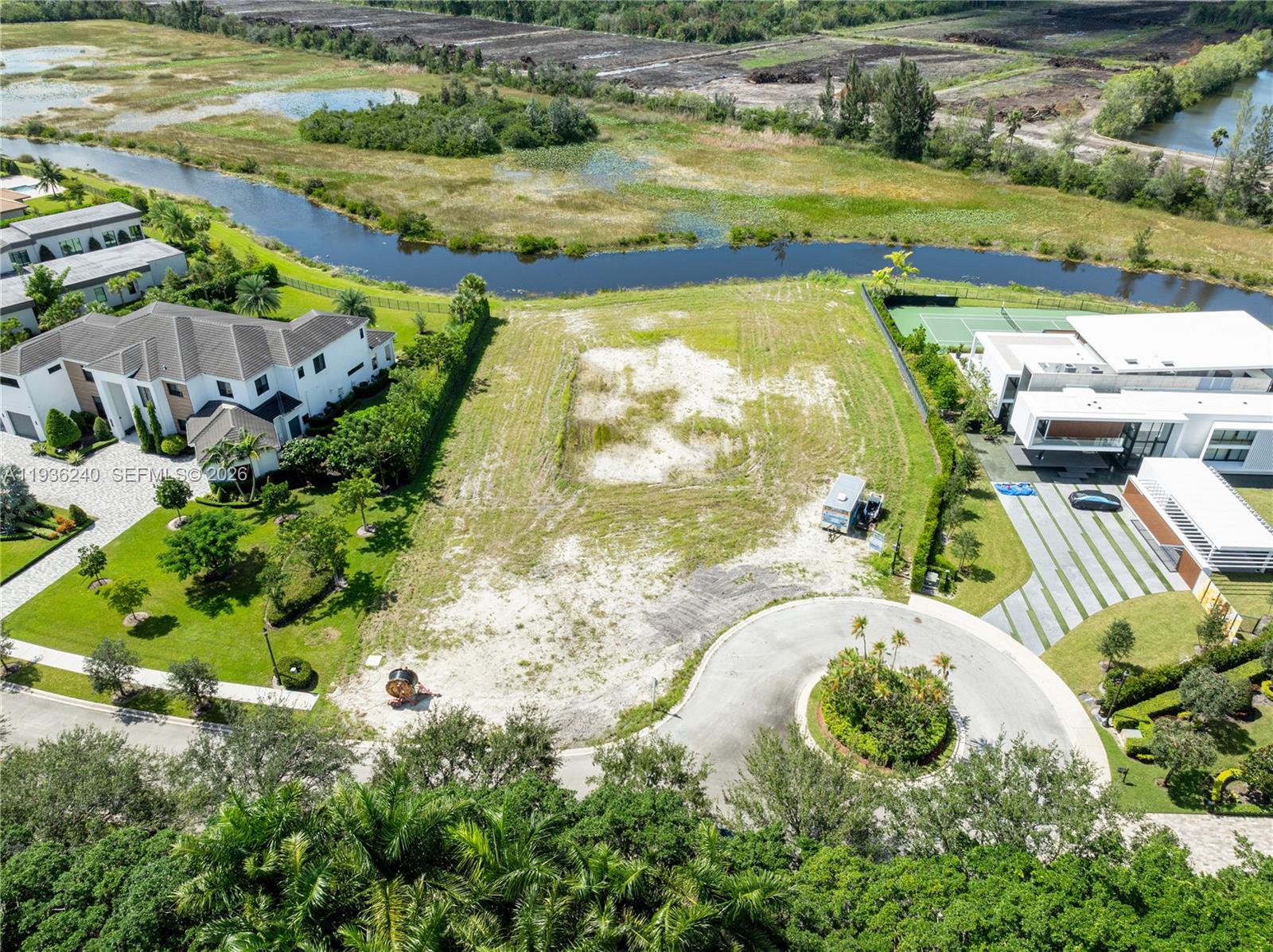 2757 Lake Ridge Ln, Weston FL 33332