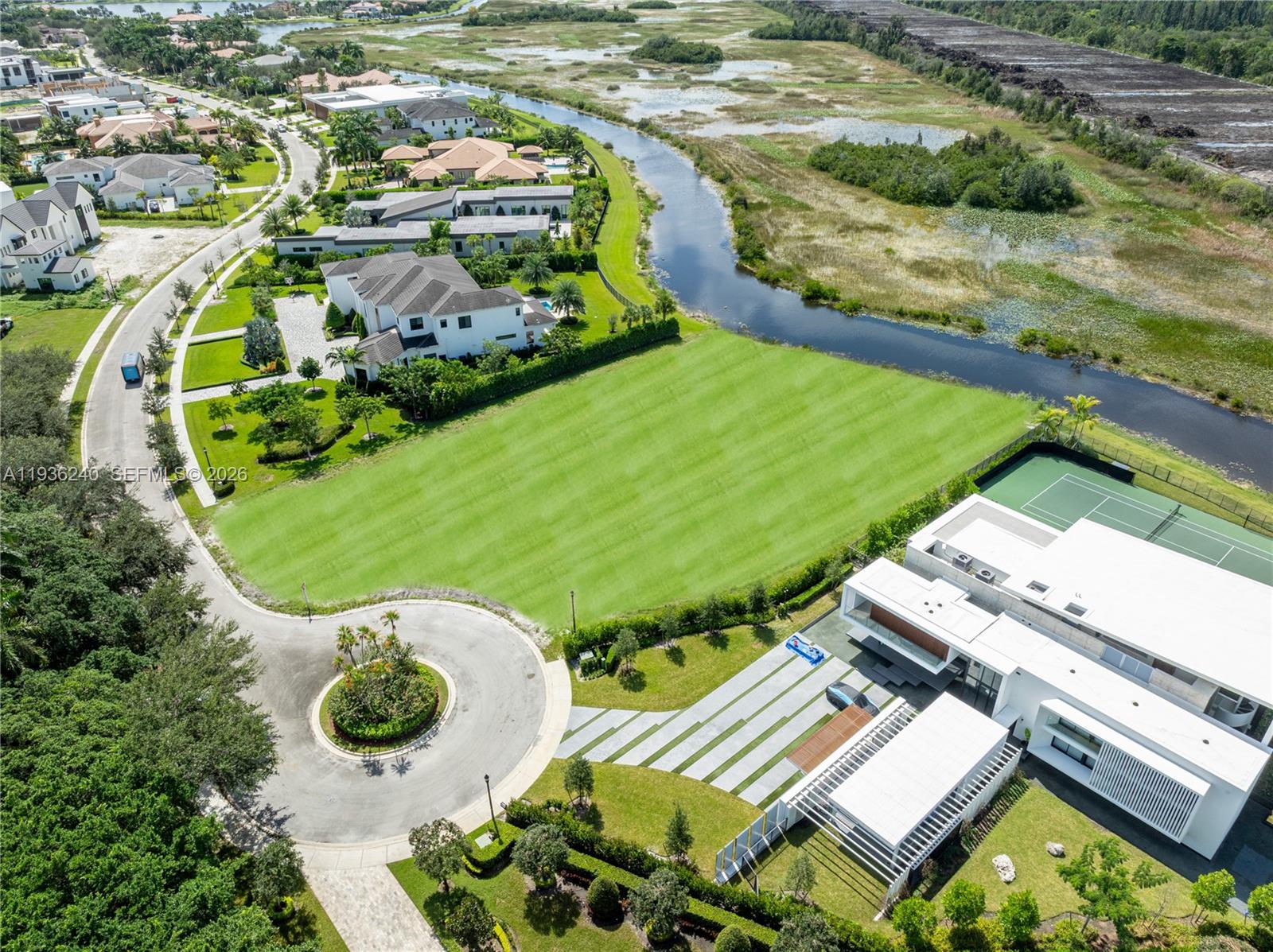 2757 Lake Ridge Ln, Weston FL 33332