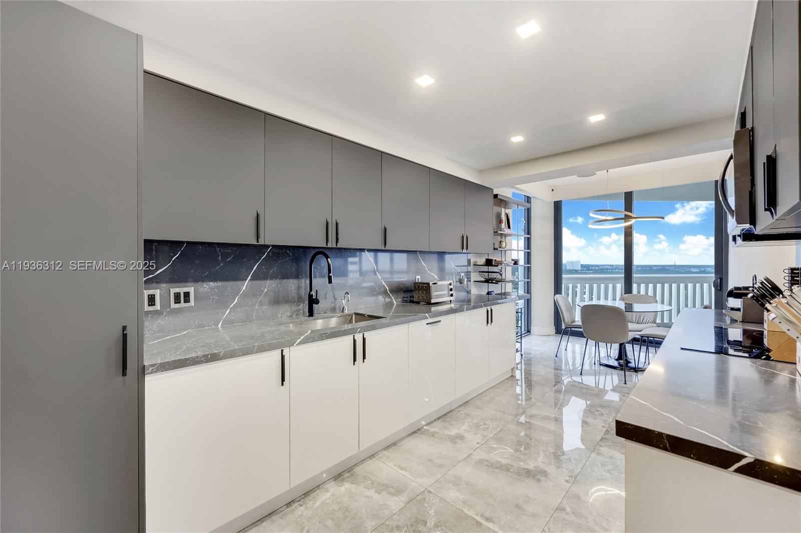 2000 Island Blvd #2507, Aventura FL 33160