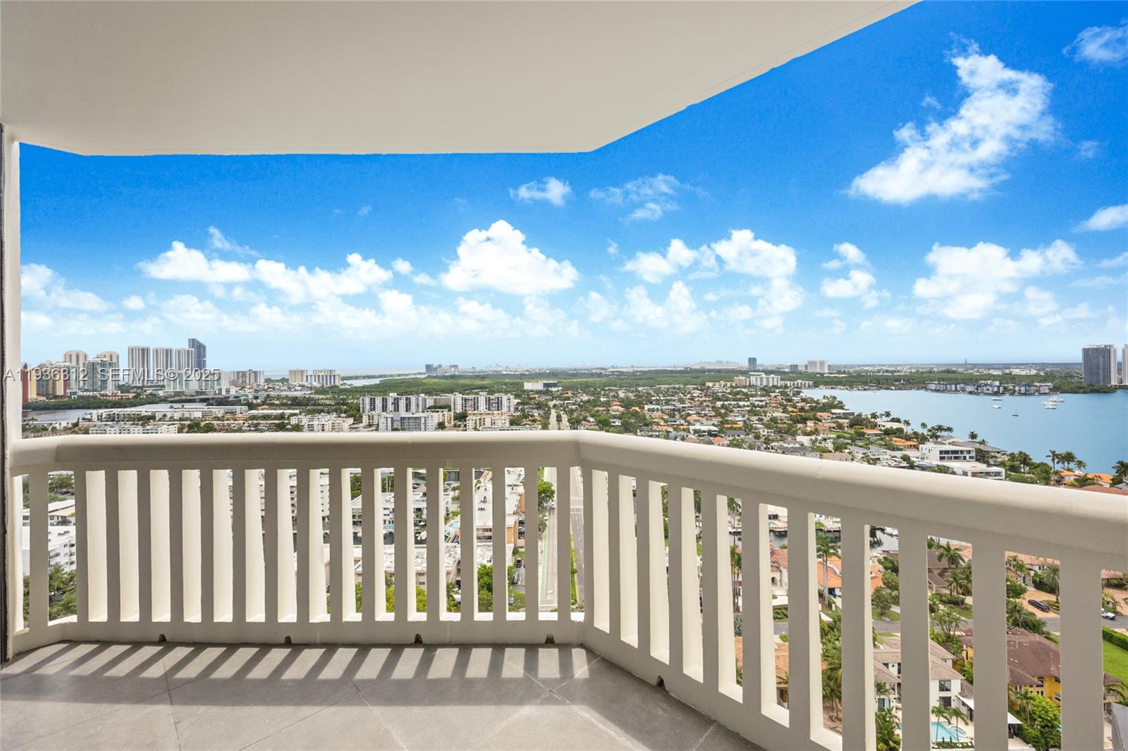 2000 Island Blvd #2507, Aventura FL 33160