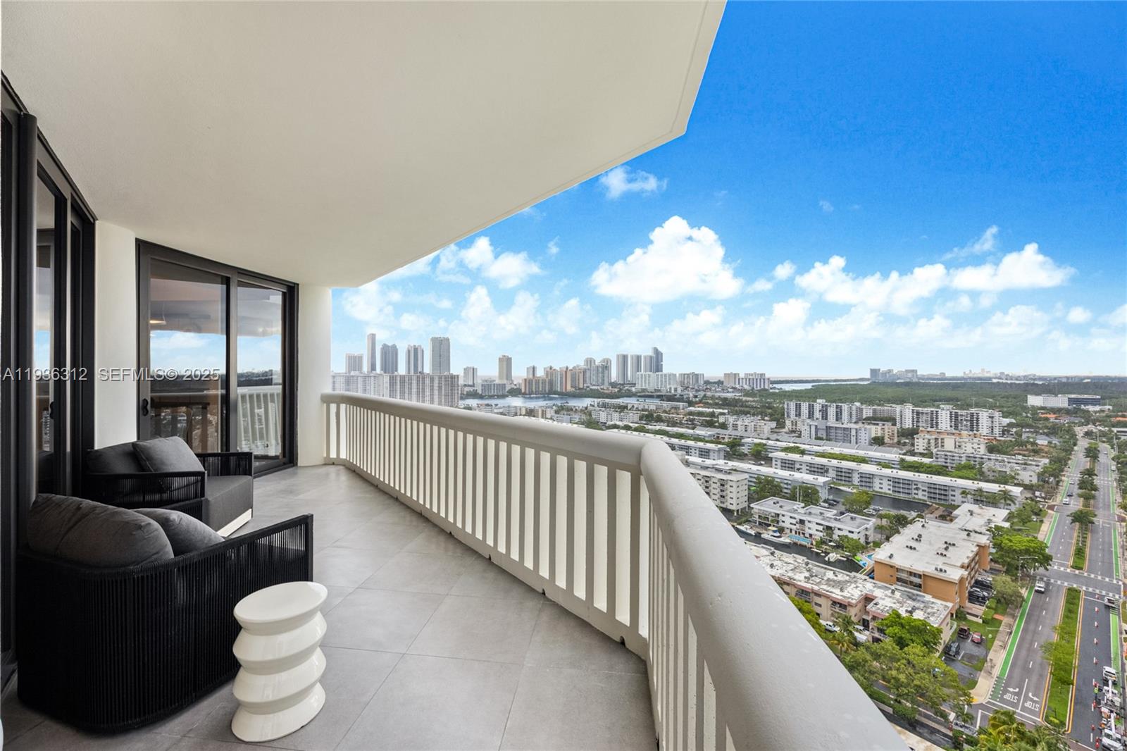 2000 Island Blvd #2507, Aventura FL 33160