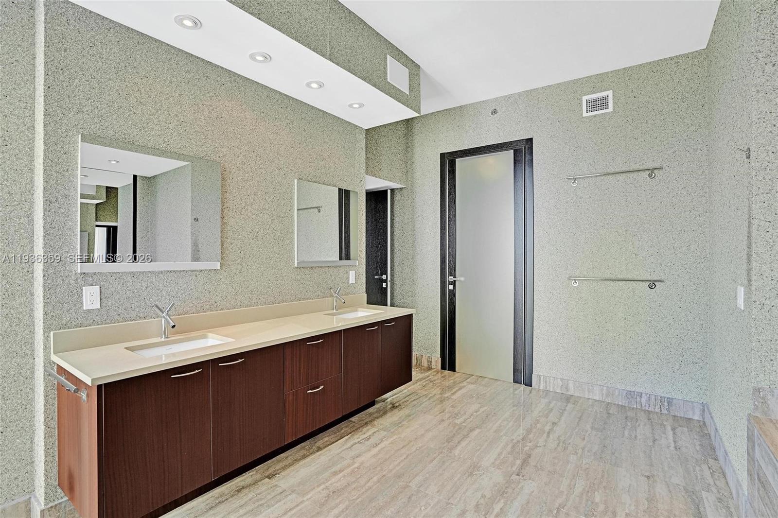 15811 Collins Ave #2201, Sunny Isles Beach FL 33160