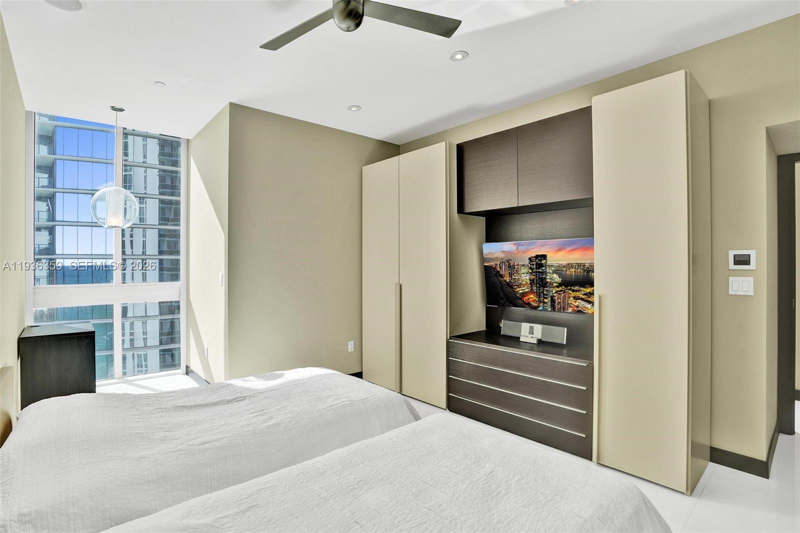 15811 Collins Ave #2201, Sunny Isles Beach FL 33160
