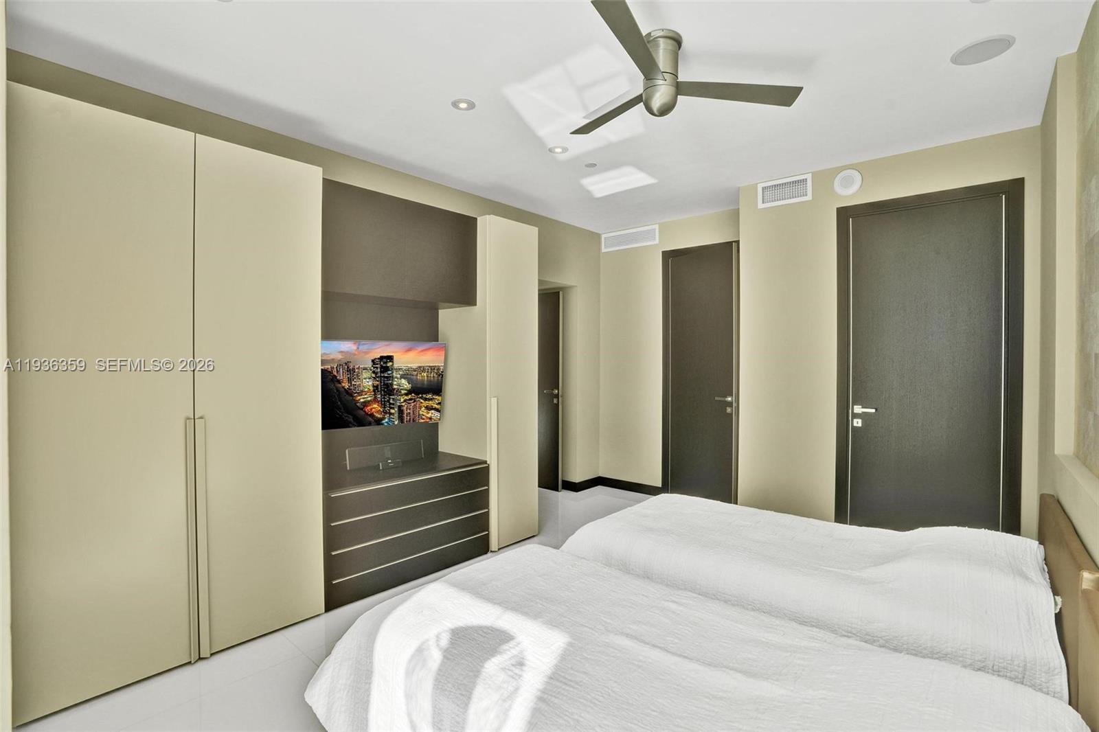 15811 Collins Ave #2201, Sunny Isles Beach FL 33160
