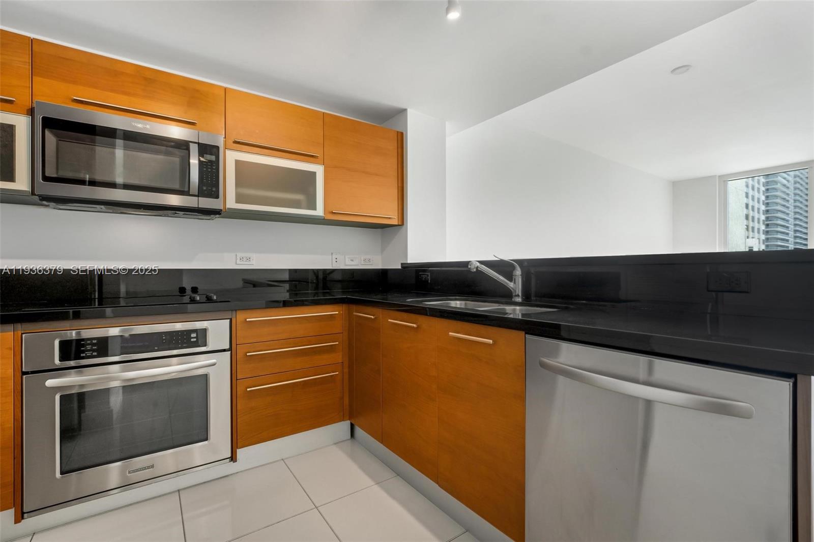 244 Biscayne Blvd #1505, Miami FL 33132