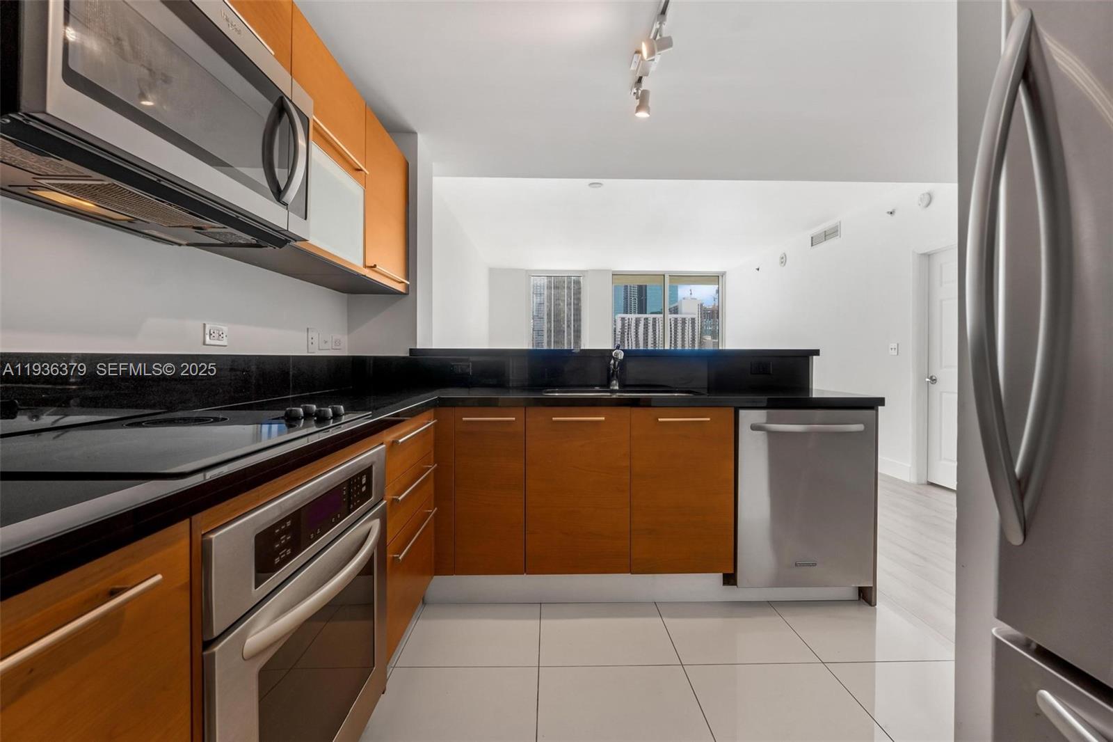 244 Biscayne Blvd #1505, Miami FL 33132
