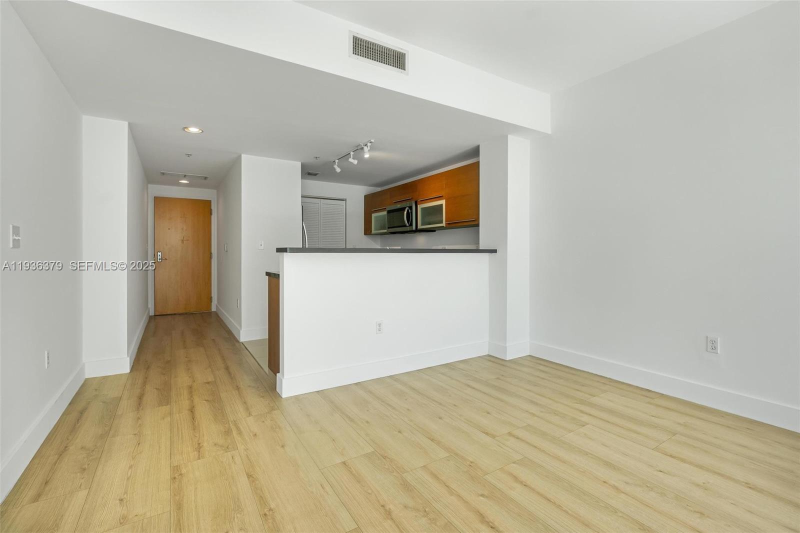 244 Biscayne Blvd #1505, Miami FL 33132