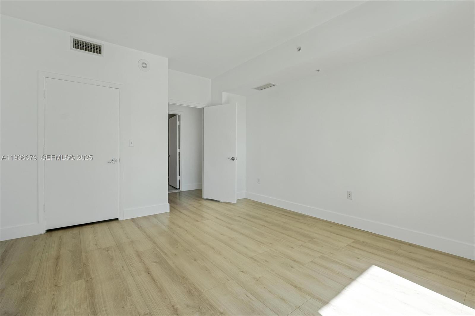 244 Biscayne Blvd #1505, Miami FL 33132