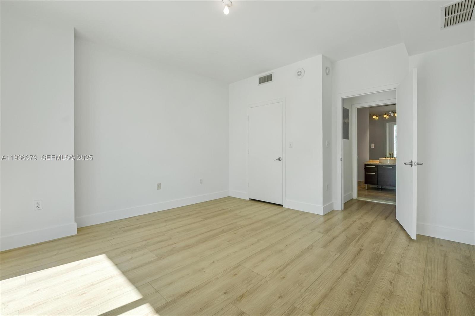 244 Biscayne Blvd #1505, Miami FL 33132