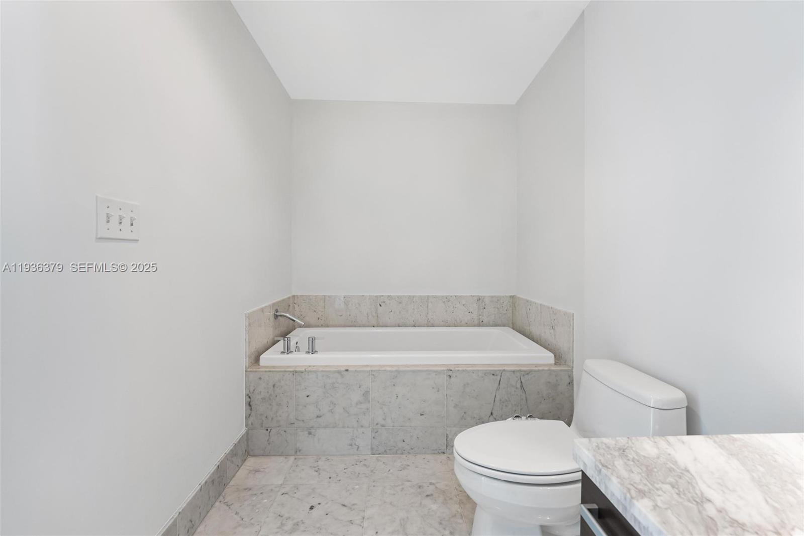 244 Biscayne Blvd #1505, Miami FL 33132