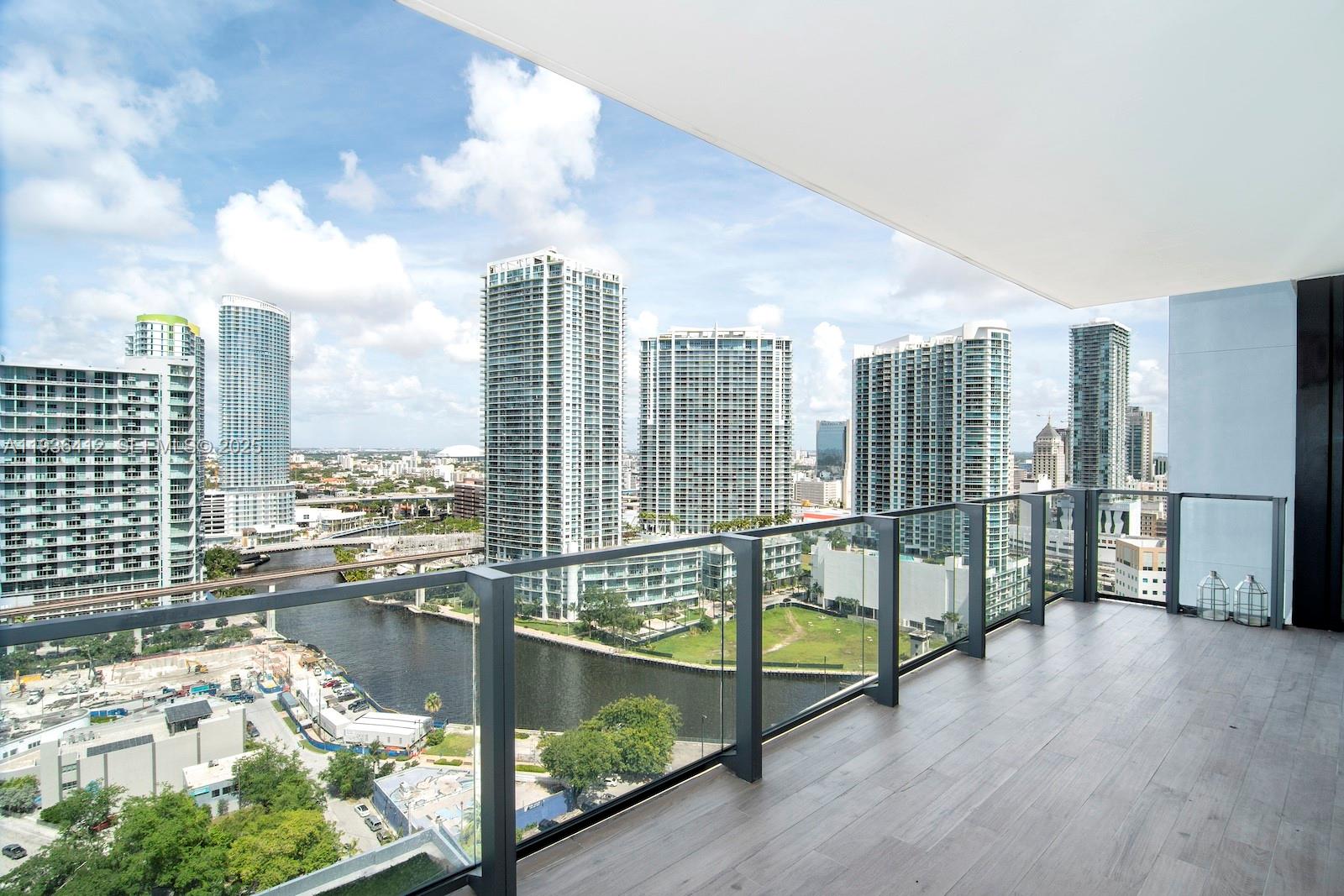 68 SE 6th St #2010, Miami FL 33131