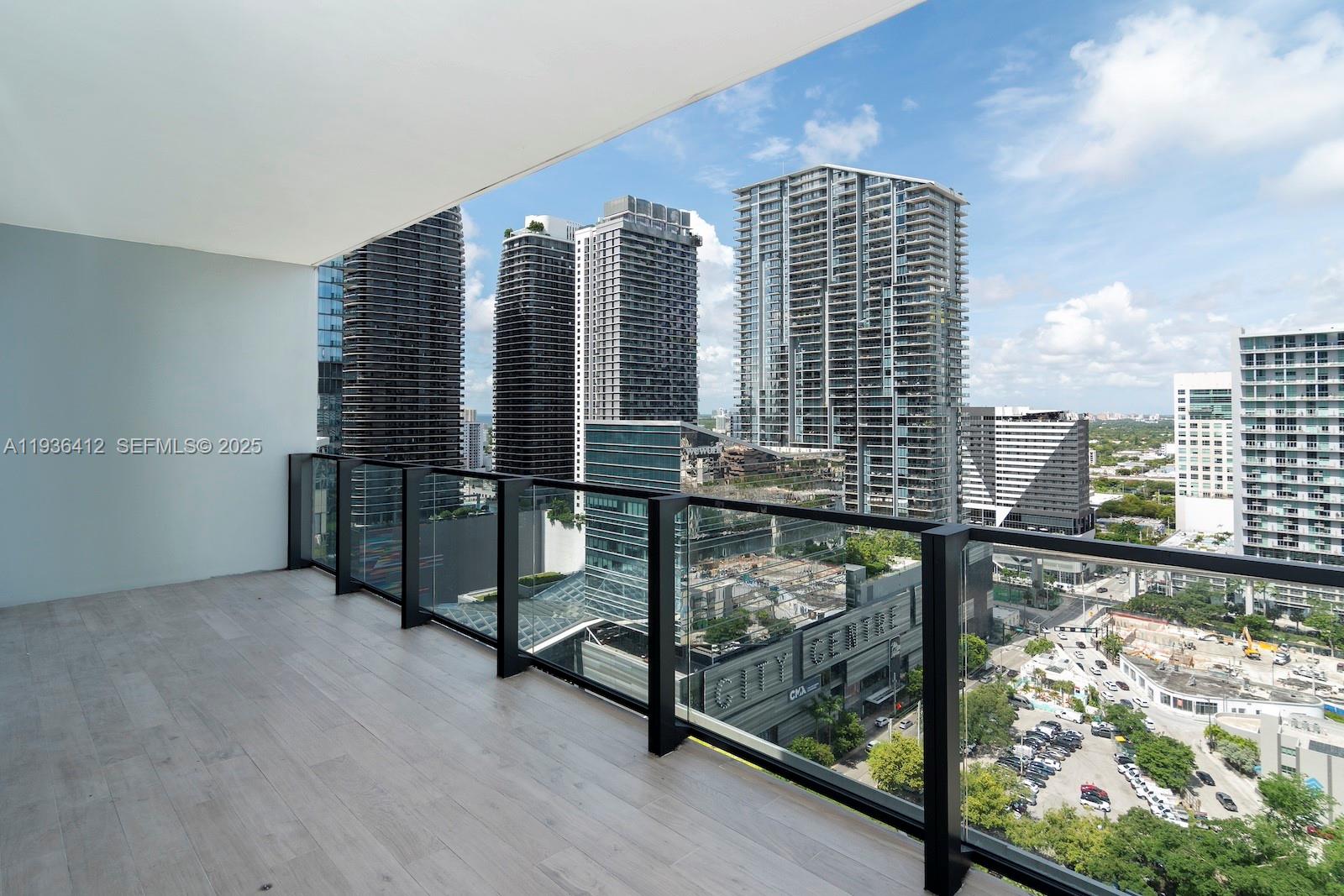 68 SE 6th St #2010, Miami FL 33131