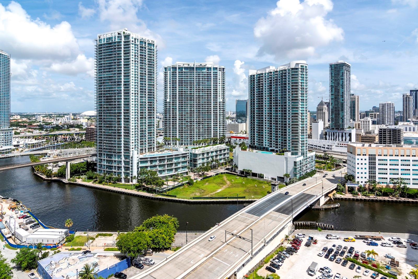 68 SE 6th St #2010, Miami FL 33131