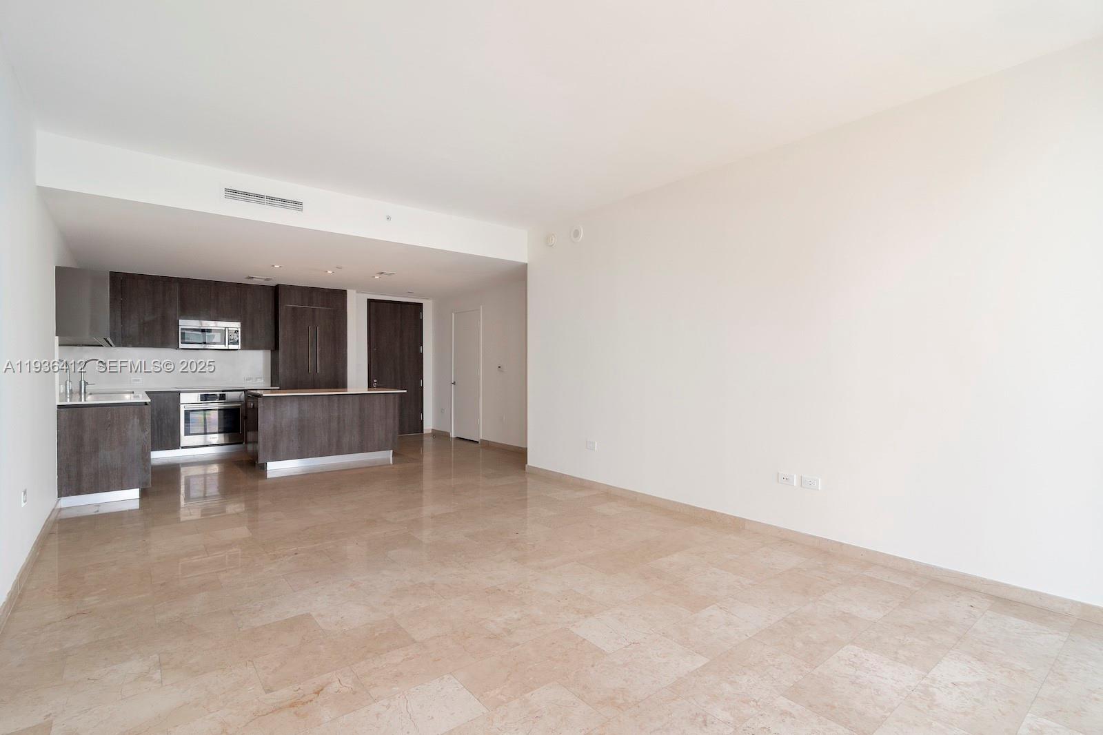 68 SE 6th St #2010, Miami FL 33131