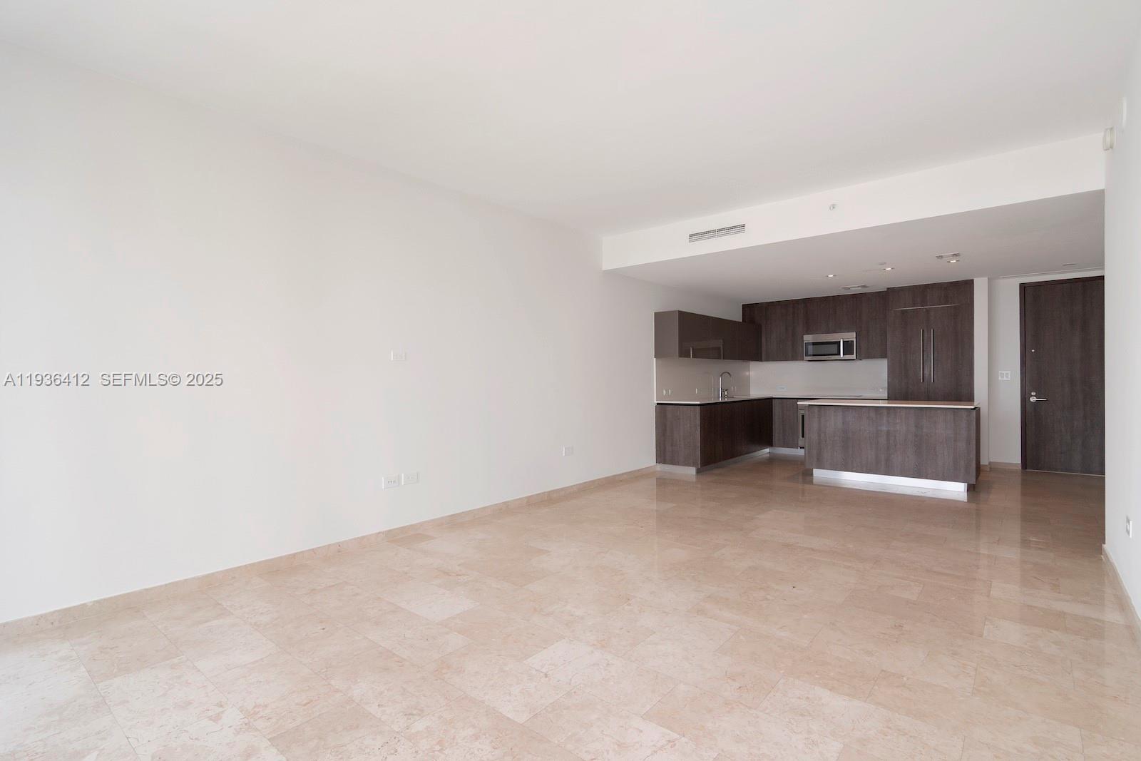 68 SE 6th St #2010, Miami FL 33131
