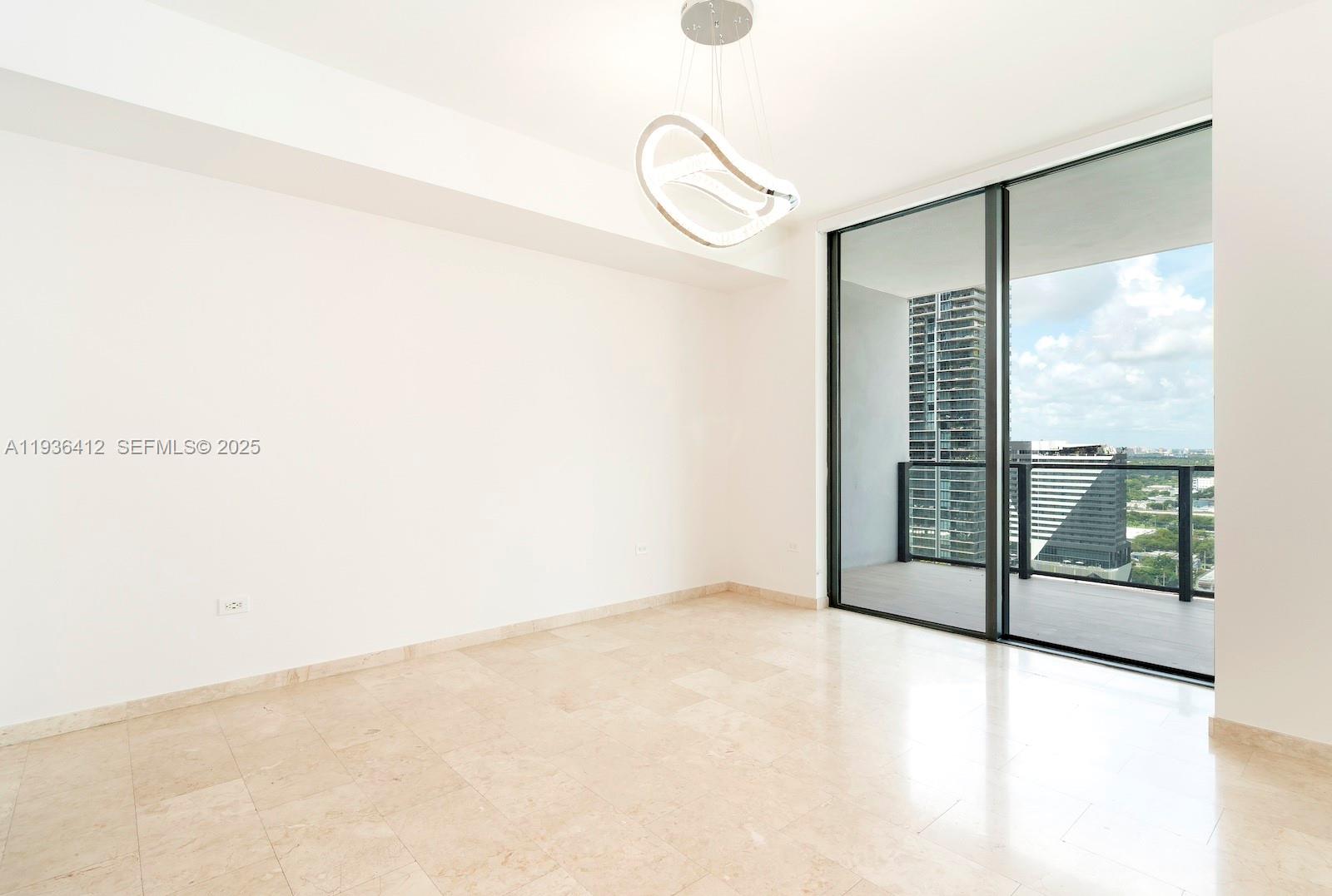 68 SE 6th St #2010, Miami FL 33131